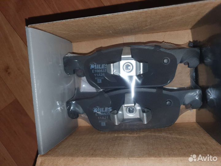 Тормозные колодки передние Miles