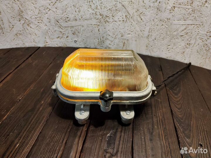 Пром светильник времён СССР с встроенной розеткой