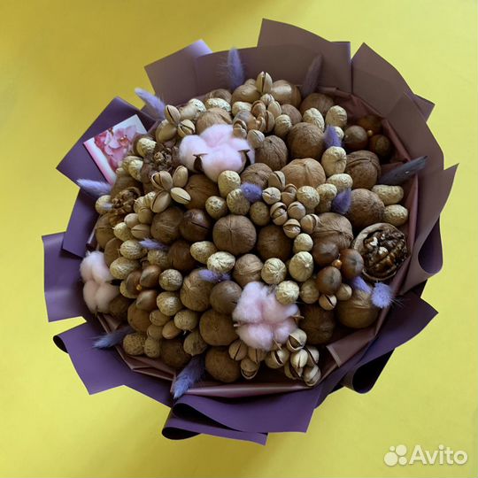 Букет из орешков