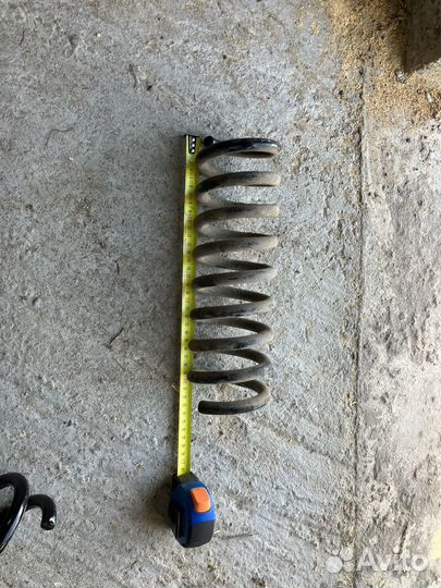 Пружина задняя w202
