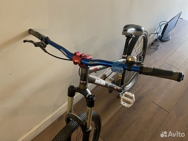 Велосипед дерт/стрит 26 Black Market/RockShox Pike