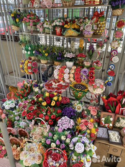 Букеты в вазах на 8 марта