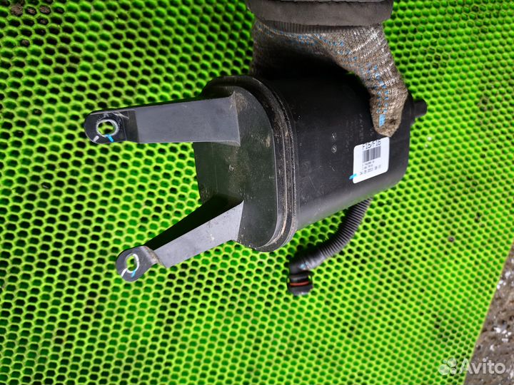 Бачок абсорбера на BMW X5 F15 F85 (2013-2018)