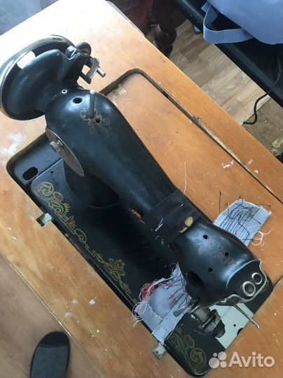 Швейная машинка с ножным приводом