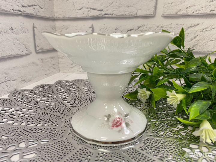 Салатник на ножке 