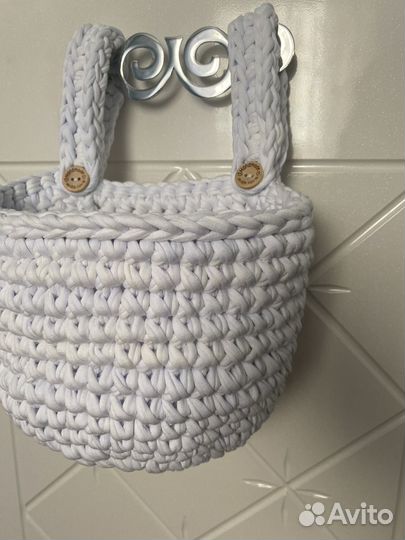 Вязаная корзинка на детскую кроватку
