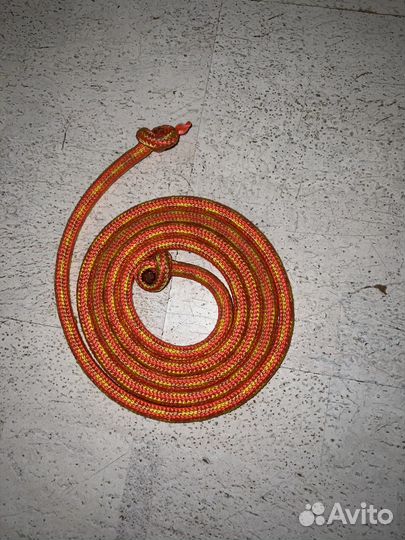 Гимнастическая скакалка