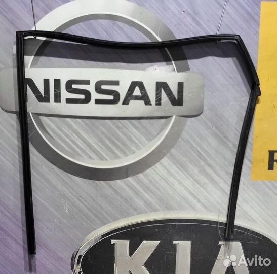 Уплотнитель зад проема стекла двери Nissan teana J