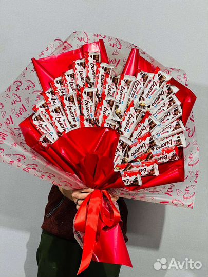 Большой букет сердце из шоколада киндер
