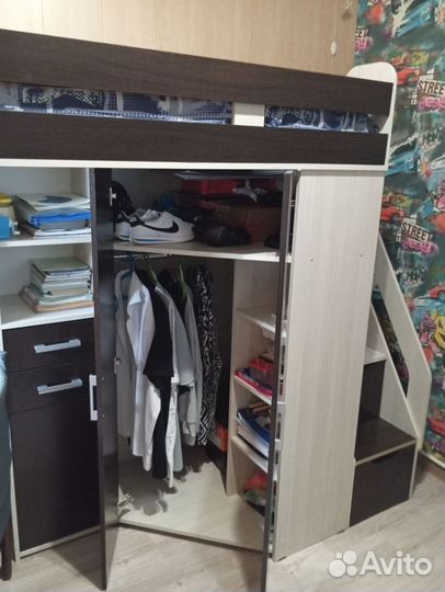 Кровать чердак со столом и гардеробом