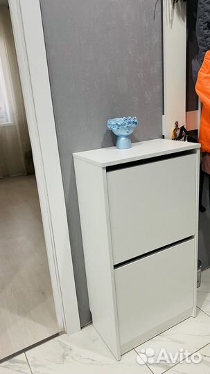 Обувница белая