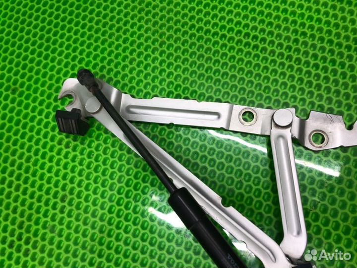 Петля крышки багажника Volvo S80 седан B5254T 2005