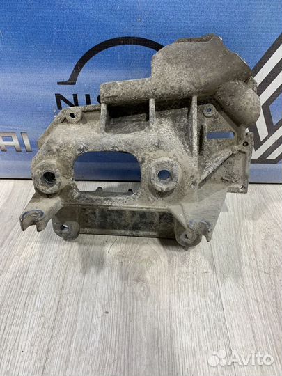 Кронштейн опора крепления кпп коробки передач Niss
