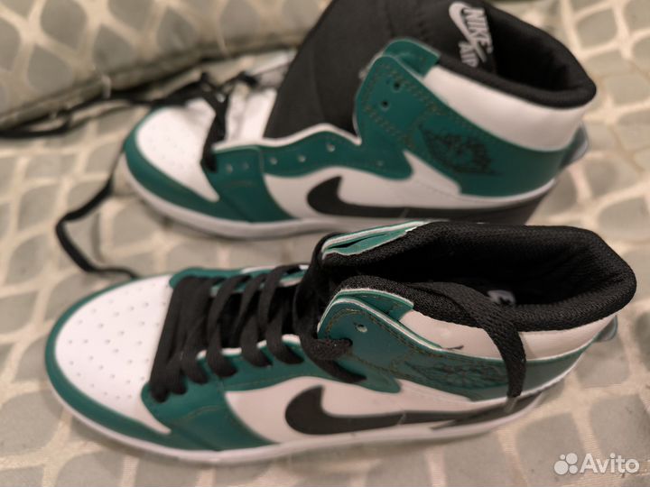 Новые кроссовки 39 размер