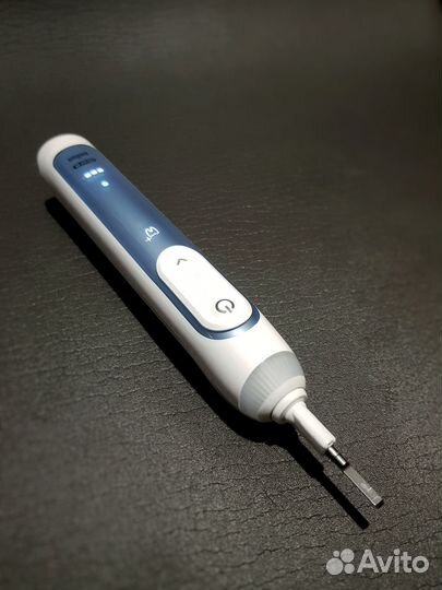 Электрическая зубная щетка Oral-B 6000N (Новая)