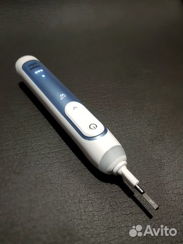 Электрическая зубная щетка Oral-B 6000N (Новая)