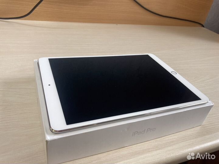 iPad pro 10,5 64Gb всё работает