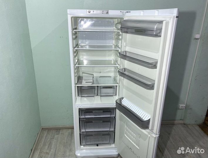 Холодильник Ariston