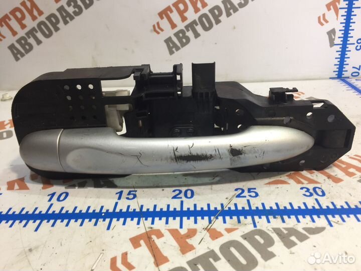 Рено Меган Ручка наружняя задней двери Лев