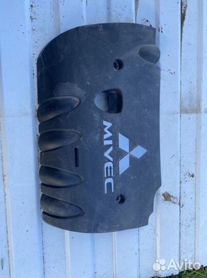 Декаративная крышка двигателя Lancer X