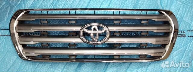 Решетка радиатора Ленд Крузер 200 2010