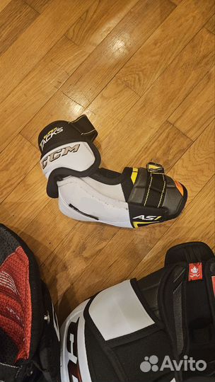 Нагрудник хоккейный. Трусы