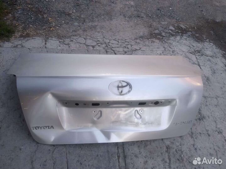 Крышка багажника на тоета авенсис