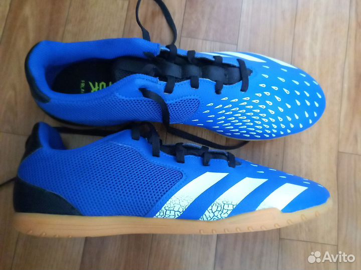 Бутсы adidas новые 39) 40)