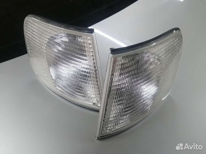 Поворотники передние Ауди 100 С4 / 100 45 Белые