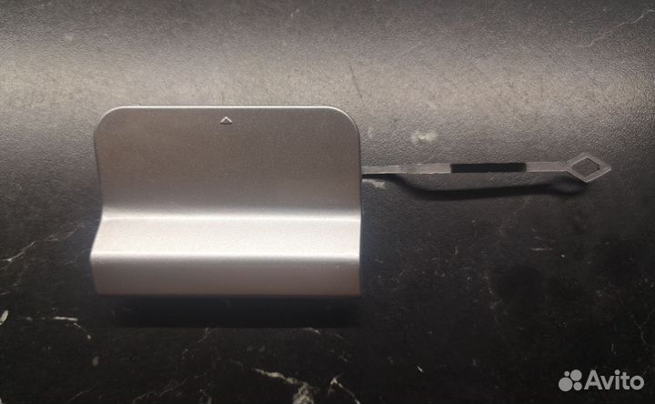 Новая серебристая заглушка Mercedes W204 AMG