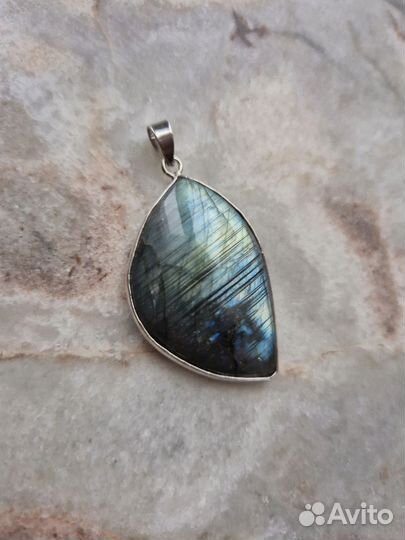 Кулон с лабрадоритом