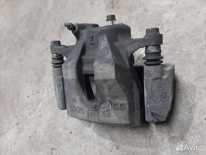 Суппорт передний правый Vanguard/Toyota RAV4, 30