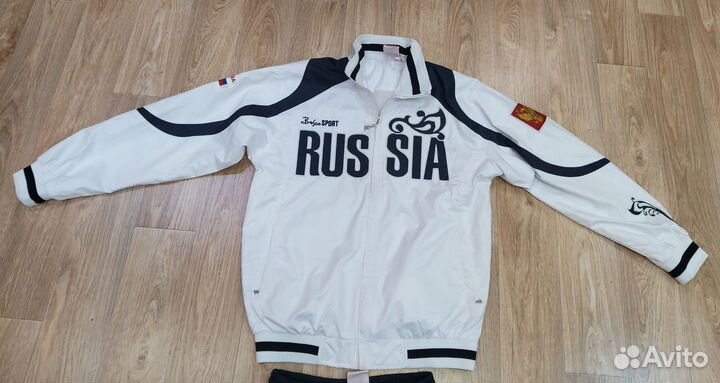 Мужской спортивный костюм