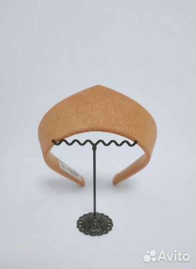 Ободок-кокошник. Кокошник на ободке экозамша беж