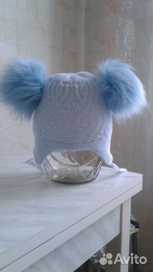 Шапочка зимняя с меховыми помпонами