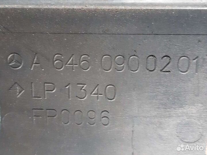 Корпус воздушного фильтра Mercedes W211 W220