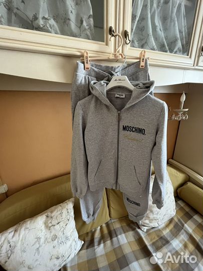 Костюм для девочки Moshino