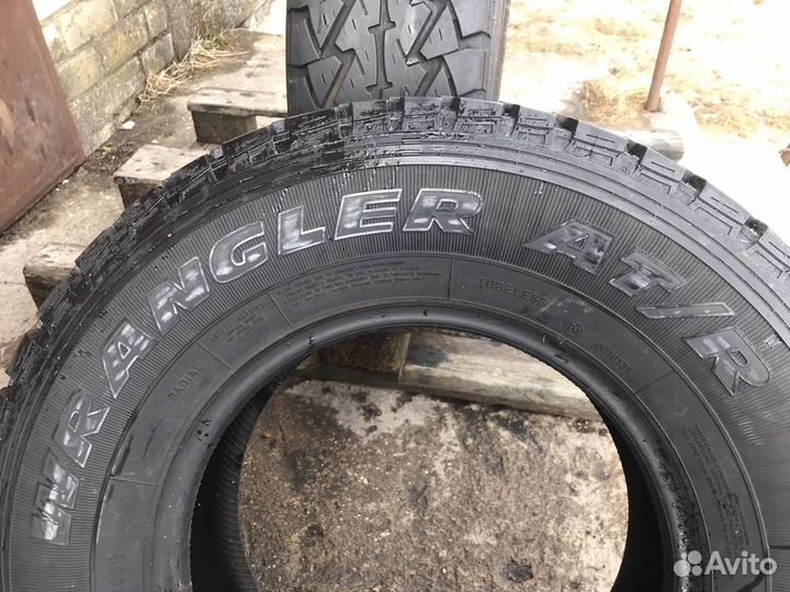 Goodyear Wrangler AT/R 235/75 R15 105S