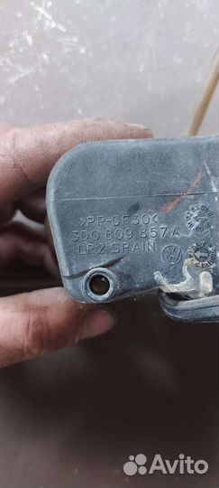 Лючок бензобака на Volkswagen Phaeton