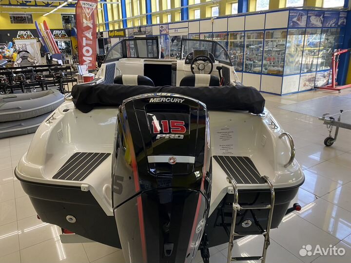 Катер Phoenix 560 с мотором