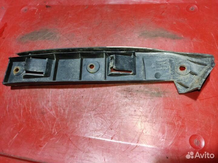 Кронштейн бампера передний левый Volkswagen Golf 4