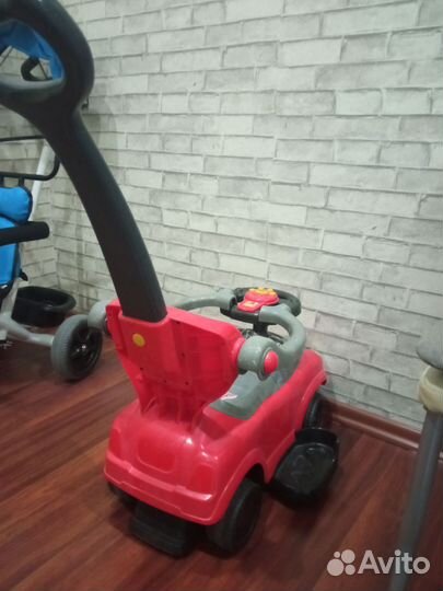 Детская машинка каталка с ручкой