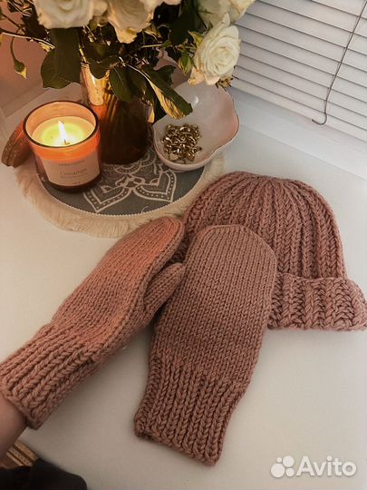 Варежки и шапка ручной работы