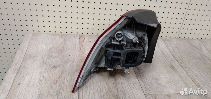 Фонарь задний наружный Volkswagen Golf