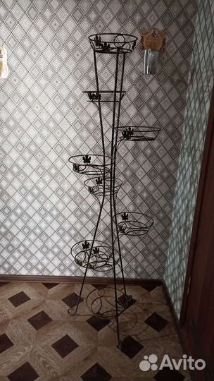 Подставка под цветы металлическая