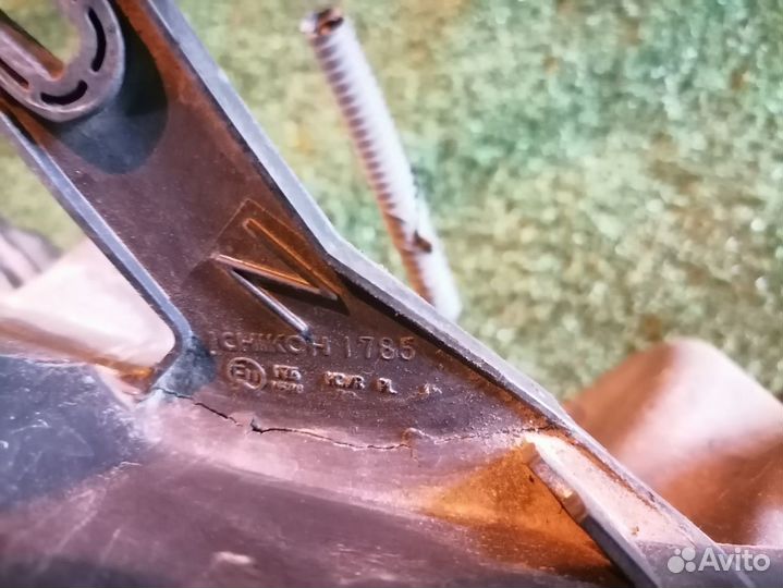 Фара правая 1785 Nissan X-Trail T31 брак креплений