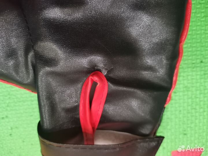 Боксерская груша и перчатки