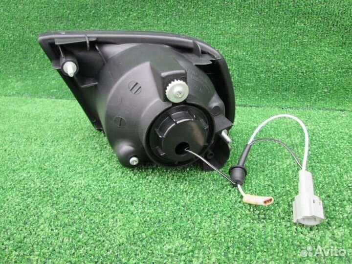 Туманка правая Nissan Presage U30