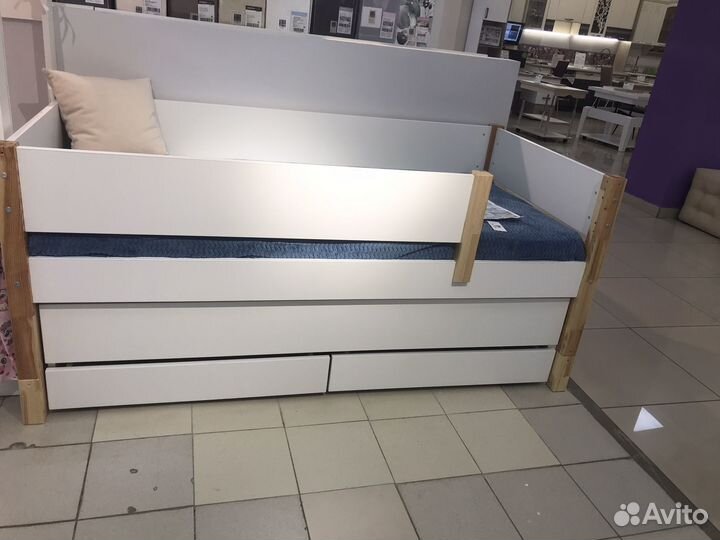 Кровать выдвижная с ящиками