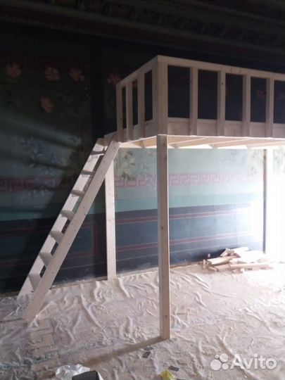 Антресольный этаж, ярус